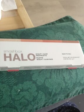 Smashbox Halo Sculpt + Glow Face Palette — White & Rose Gold Accents